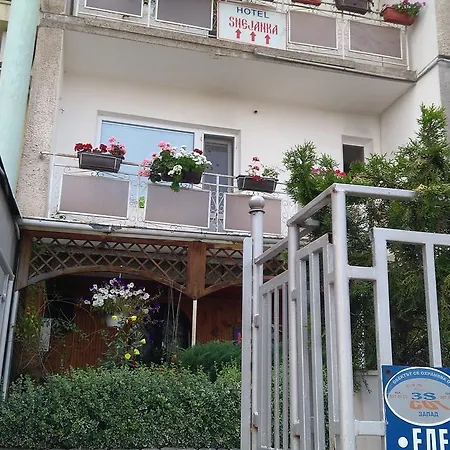 Snejanka Family מלון
